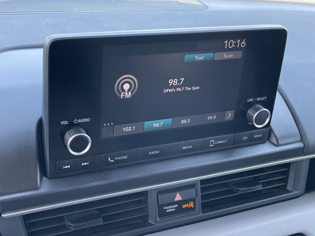 2023 Honda Pilot LX - Photo 16