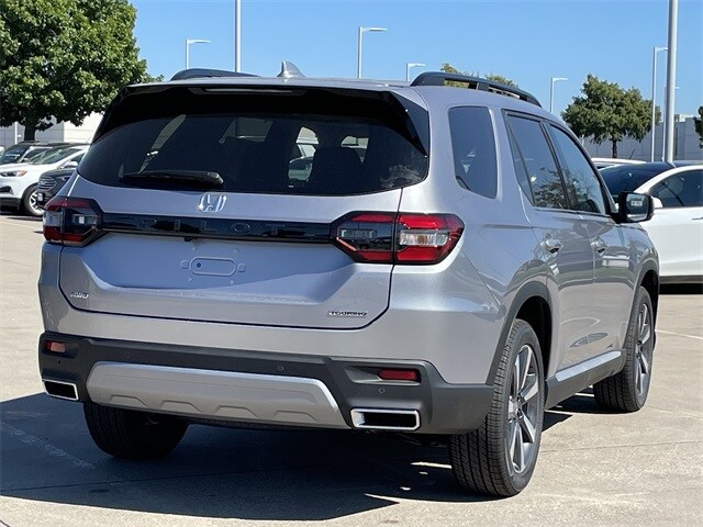 2025 Honda Pilot Touring photo 3