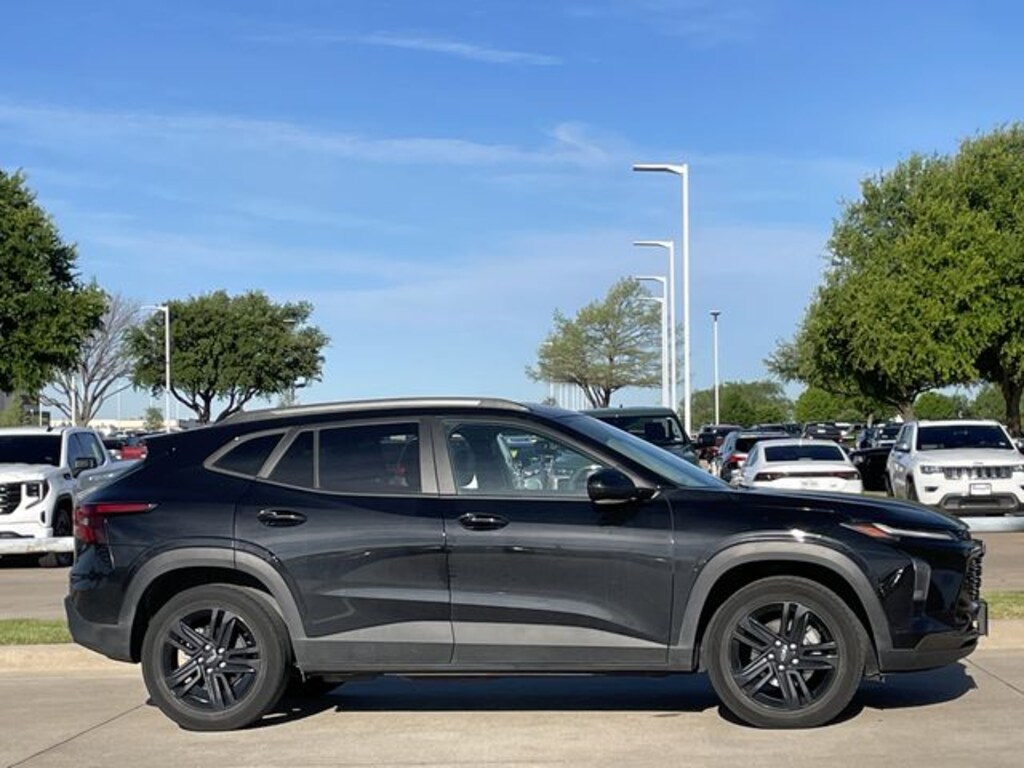 Used 2025 Chevrolet Trax Activ SUV