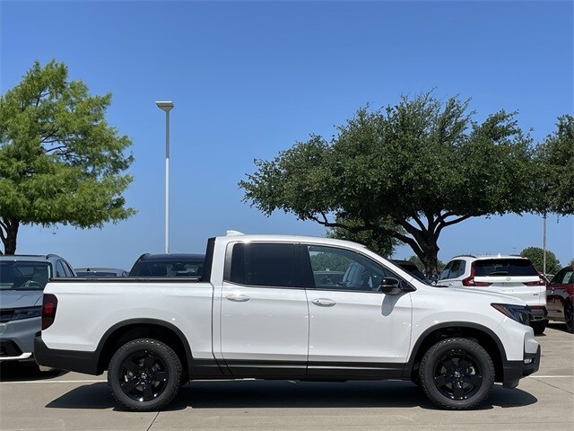 2025 Honda Ridgeline Black Edition photo 3