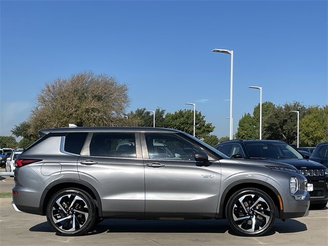 2023 Mitsubishi Outlander PHEV SE photo 3