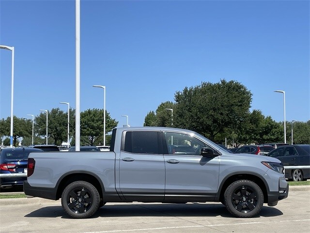 2025 Honda Ridgeline Black Edition photo 3