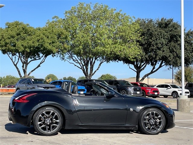 2018 Nissan 370Z Touring photo 4
