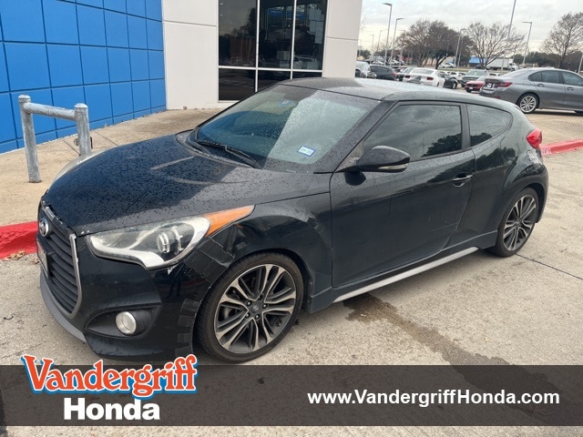 2016 Hyundai Veloster Base's photo