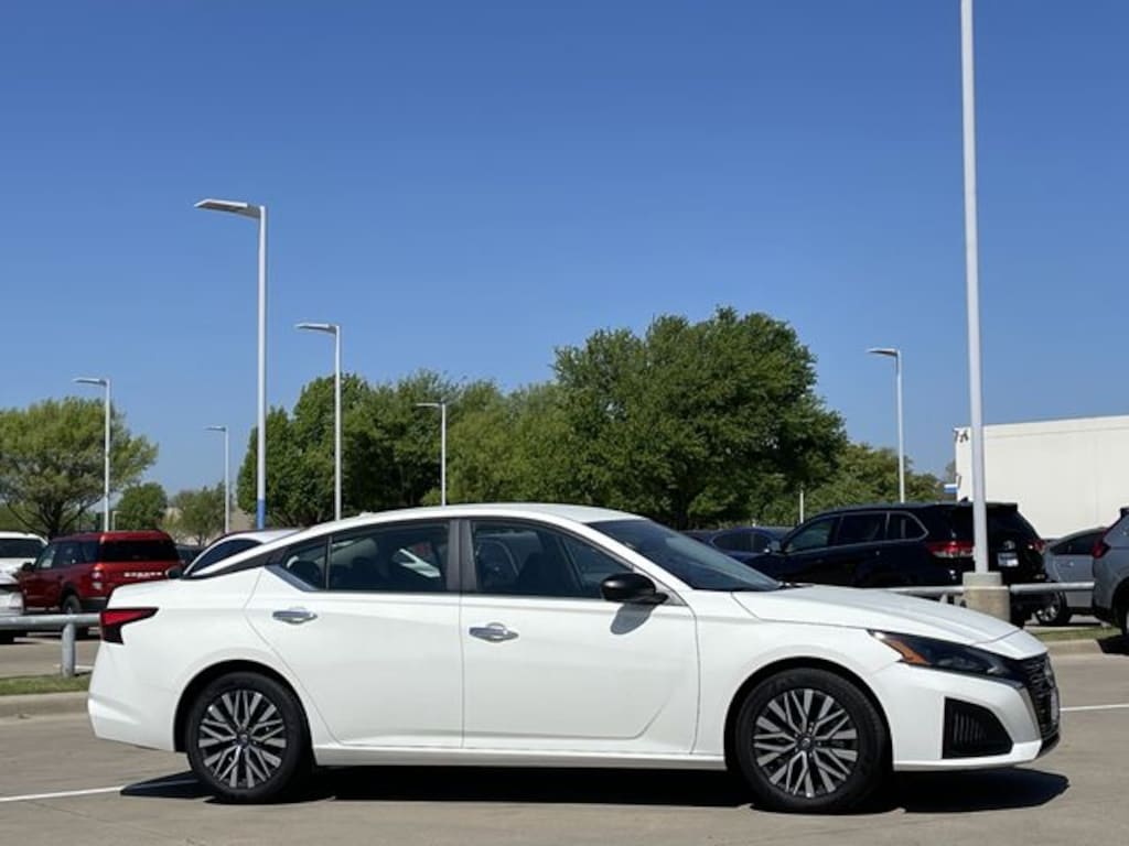 Used 2025 Nissan Altima 2.5 SV Sedan