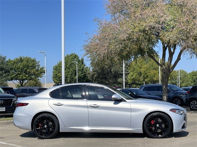 2021 Alfa Romeo Giulia Ti photo 3