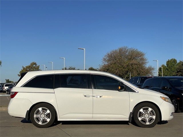 2011 Honda Odyssey Touring Elite photo 3