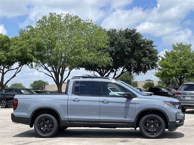 2025 Honda Ridgeline Black Edition photo 3