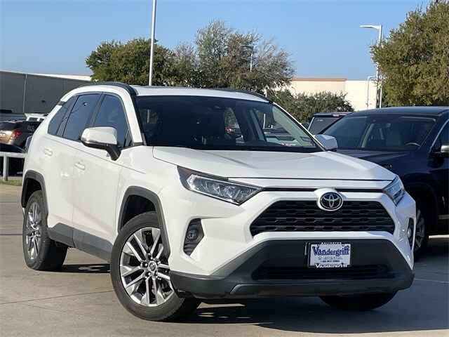 2020 Toyota RAV4 XLE Premium photo 2