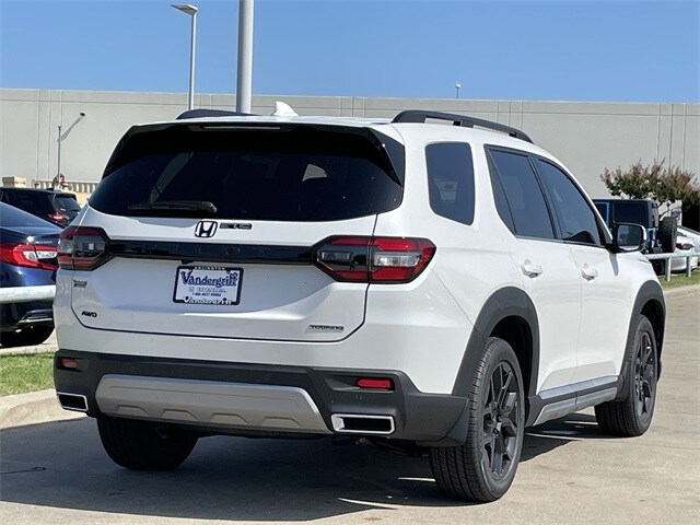 2025 Honda Pilot Touring photo 4