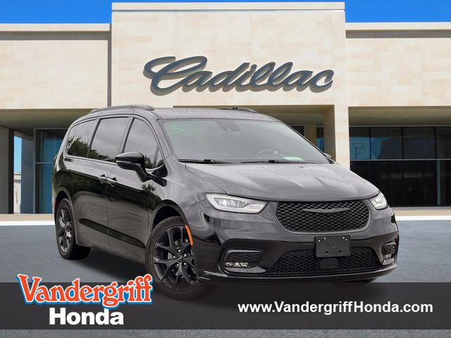 2025 Chrysler Pacifica Limited's photo