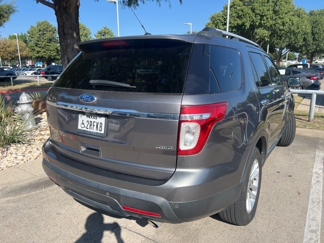 2011 Ford Explorer XLT photo 2