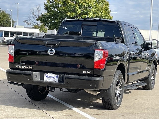 2021 Nissan Titan SV photo 4