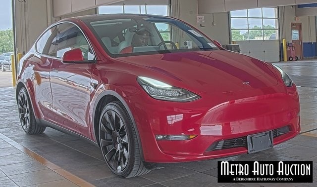 Used 2021 Tesla Model Y Long Range with VIN 5YJYGDEE8MF302752 for sale in Northfield, Minnesota