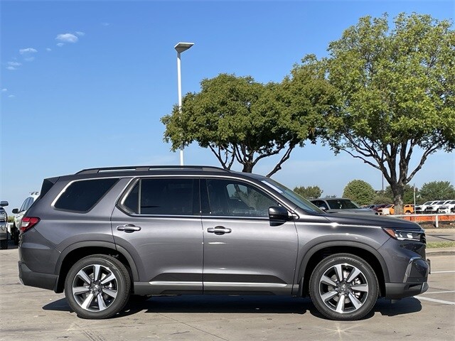 2025 Honda Pilot Touring photo 3