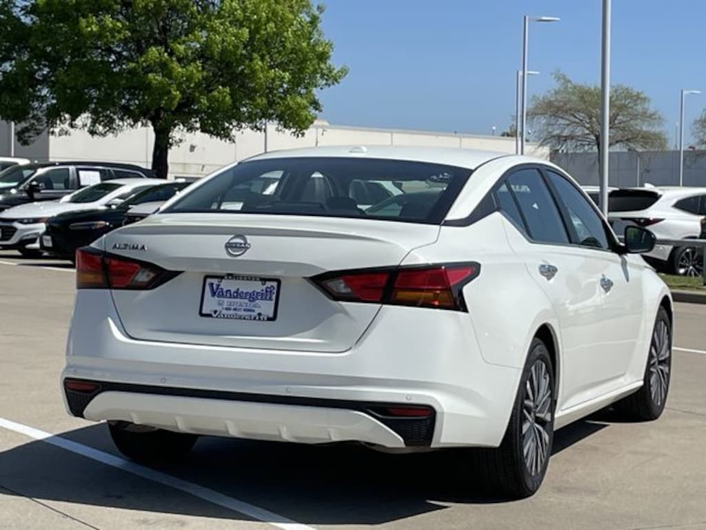 Used 2025 Nissan Altima 2.5 SV Sedan