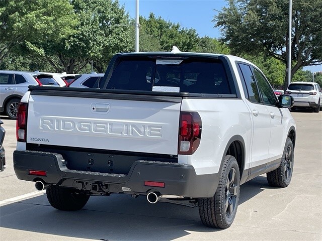 2025 Honda Ridgeline Black Edition photo 4