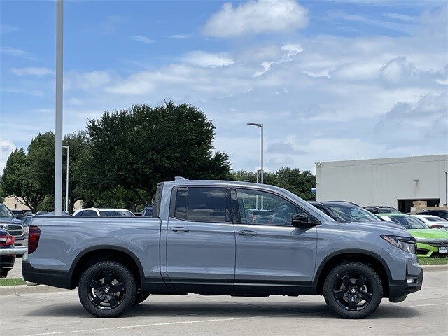 2025 Honda Ridgeline Black Edition photo 3