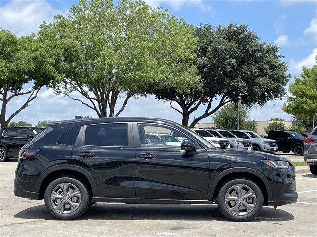 2026 Honda HR-V LX photo 3