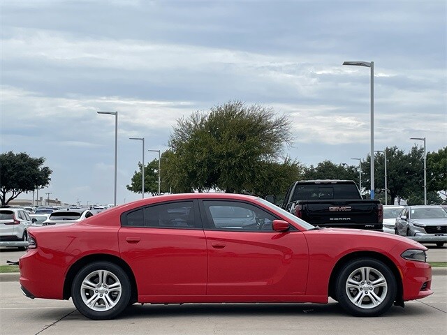 2022 Dodge Charger SXT photo 2