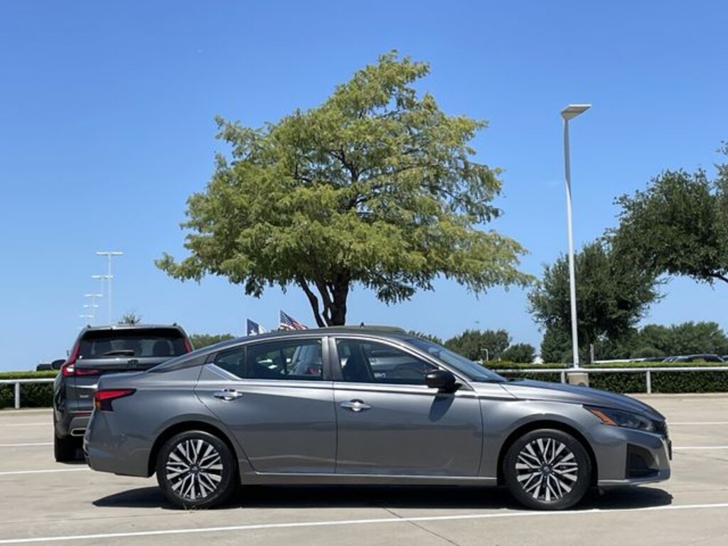 Used 2025 Nissan Altima 2.5 SV Sedan