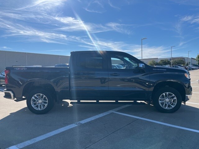 2022 Chevrolet Silverado 1500 LT photo 4