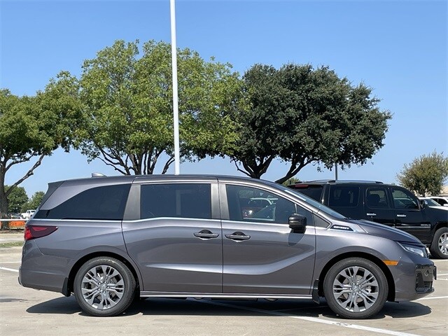 2026 Honda Odyssey Touring photo 3
