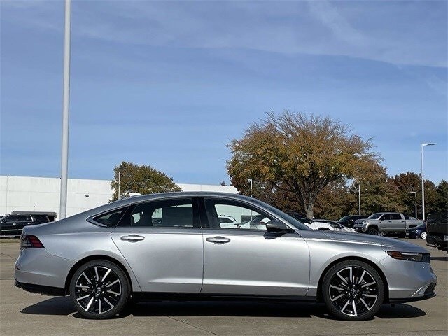 2025 Honda Accord Hybrid Touring photo 3
