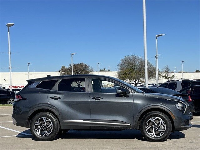 2023 Kia Sportage LX photo 2