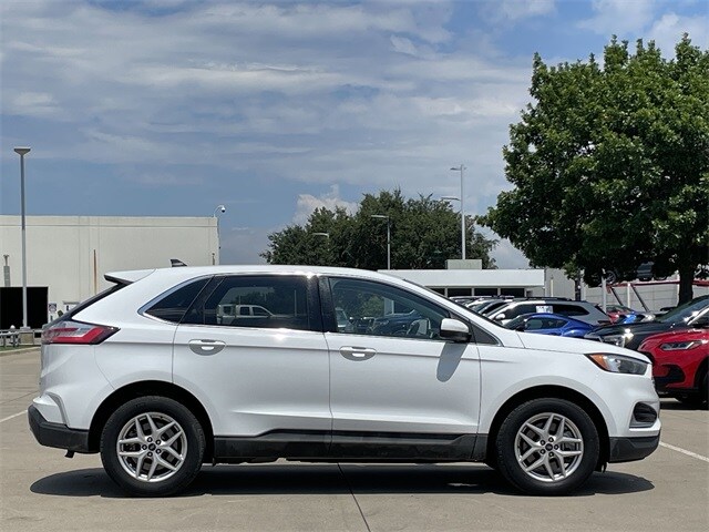 2024 Ford Edge SEL photo 2