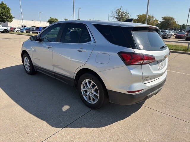 2022 Chevrolet Equinox LT photo 2