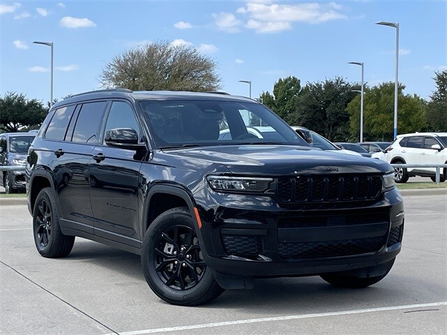 2024 Jeep Grand Cherokee Altitude photo 2