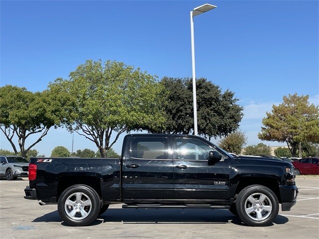 2018 Chevrolet Silverado 1500 LT photo 2