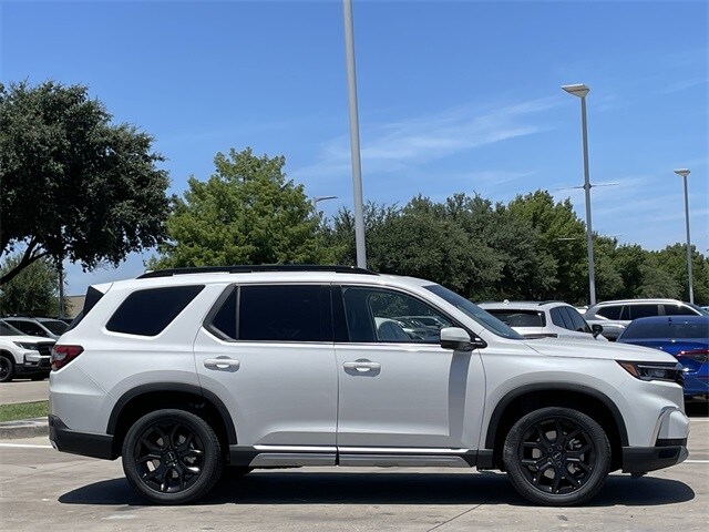 2025 Honda Pilot Touring photo 3