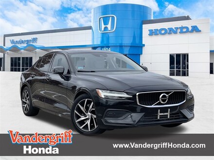 2020 Volvo S60 T5 Momentum Sedan