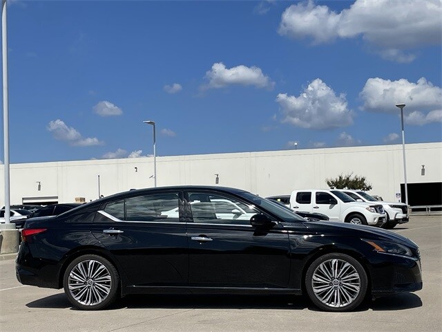 2023 Nissan Altima 2.5 SL photo 2