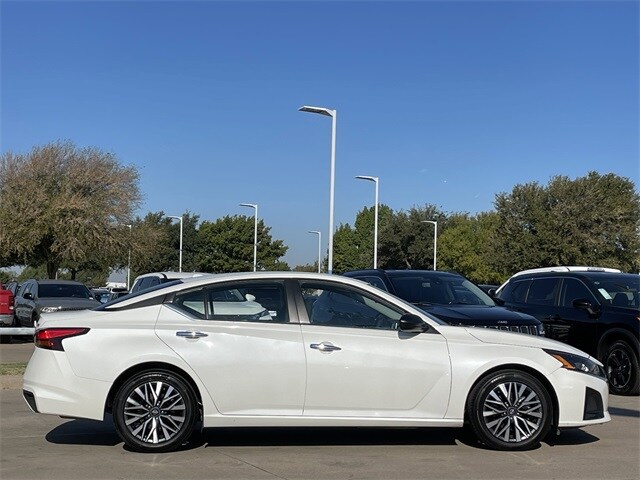 2024 Nissan Altima 2.5 SV photo 3