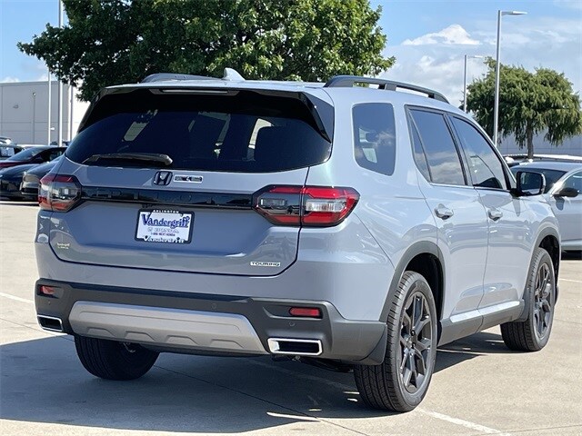 2025 Honda Pilot Touring photo 3