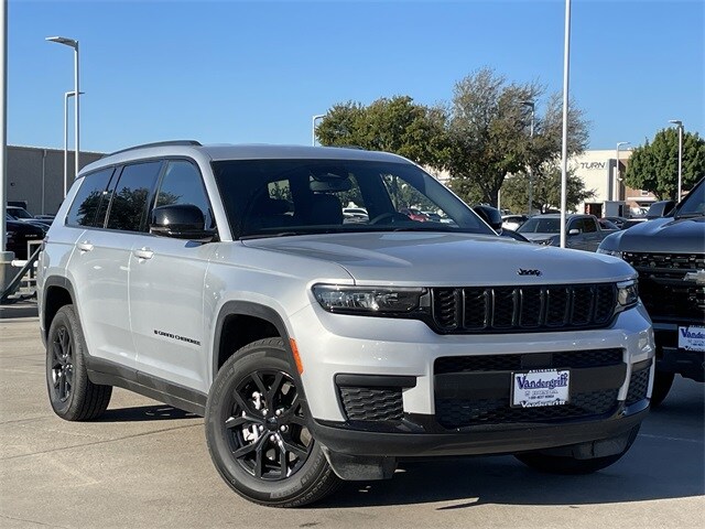 2024 Jeep Grand Cherokee Altitude photo 2