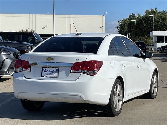 2015 Chevrolet Cruze photo 3