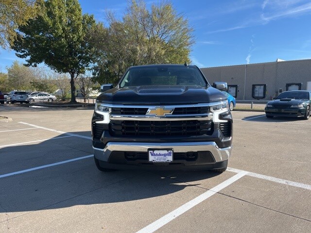 2022 Chevrolet Silverado 1500 LT photo 2