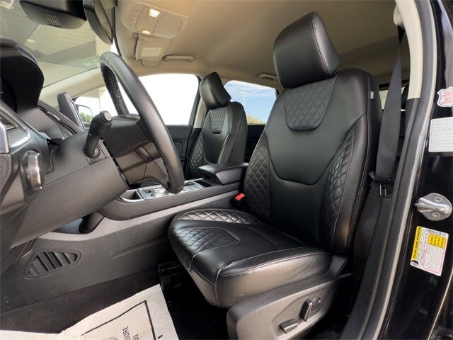 2024 Ford Edge Titanium photo 3