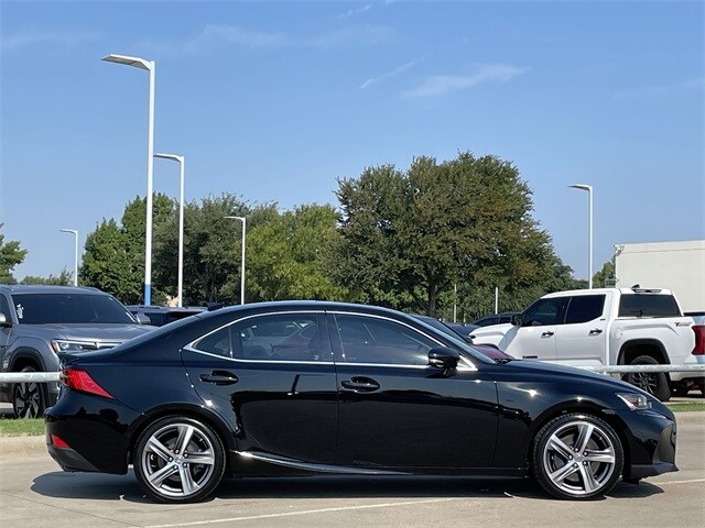2020 Lexus IS 300 photo 3