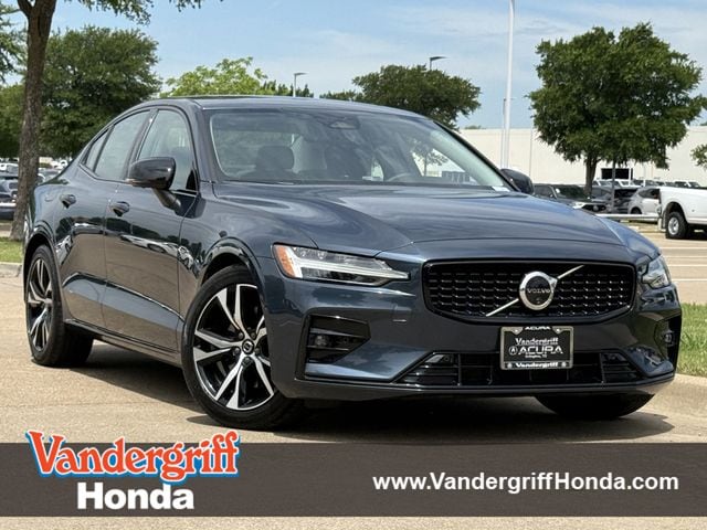 2024 Volvo S60 B5 Plus Dark Theme's photo