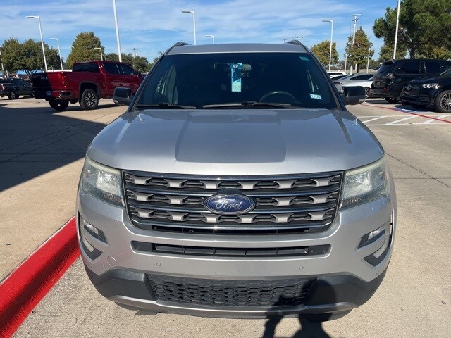 2017 Ford Explorer XLT photo 4