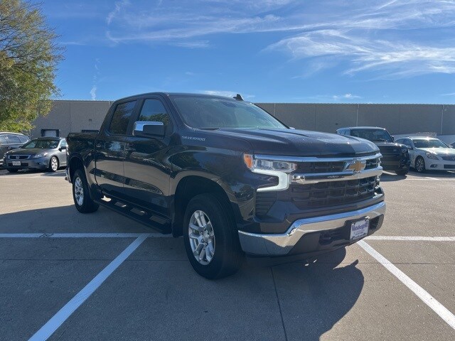 2022 Chevrolet Silverado 1500 LT photo 3