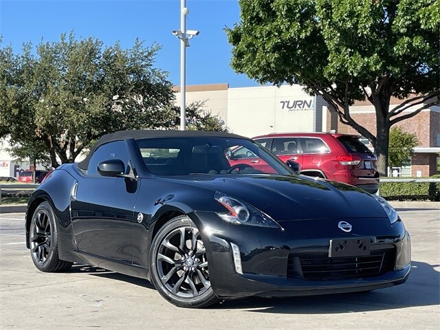 2018 Nissan 370Z Touring photo 2