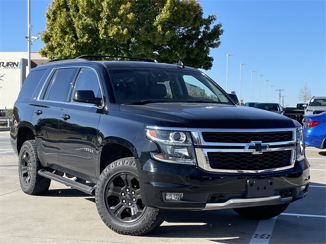 2017 Chevrolet Tahoe LT photo 2