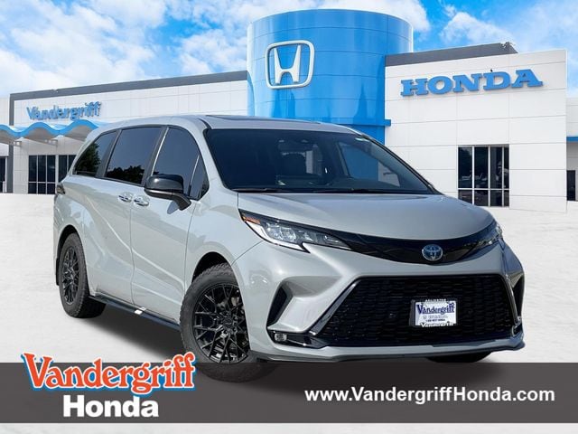 2025 Toyota Sienna XSE 7-Passenger Hybrid AWD's photo