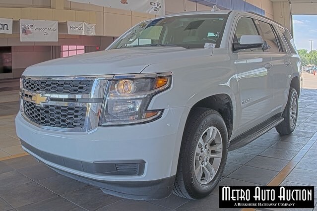 2017 Chevrolet Tahoe LT photo 2